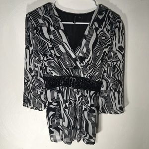 Black & White Shirt w/Belt Size Large ST28